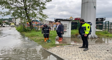 Ünye'de sağanak hayatı olumsuz etkiledi