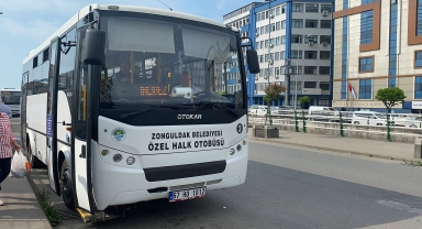 Zonguldak'ta halk otobüsünde düşürülen 1700 dolar sahibine teslim edildi