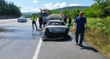 Zonguldak'ta seyir halindeki otomobil yandı