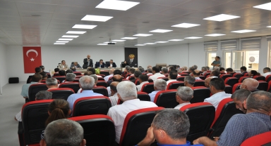 AK Parti milletvekilleri Gümüşhacıköy'de muhtarlarla buluştu