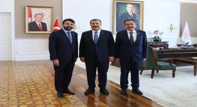 AK Parti Milletvekilleri Sağlık Bakanı Koca'yı ziyaret etti