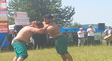 Alaçam Dürtmen Karakucak Güreşleri'nde başpehlivan Serdar Çavuşoğlu oldu