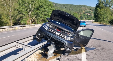 Amasya'da bariyere çıkan otomobildeki 4 kişi yaralandı