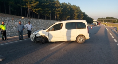 Amasya'da hafif ticari araçla otomobilin çarpışması sonucu 3 kişi yaralandı