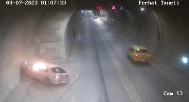 Amasya'da otomobilin tünel duvarına çarpma anı güvenlik kamerasında