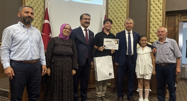 Artvin'de LGS'de başarılı olan öğrenciler ödüllendirildi
