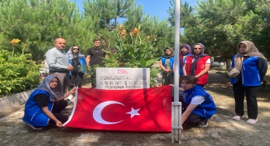 Bafra Gençlik Merkezi gönüllülerinden 15 Temmuz şehidi Aksu'nun kabrine ziyaret