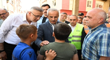Bakan Uraloğlu'ndan bisikletleri sel sularına kapılan çocuklara sürpriz