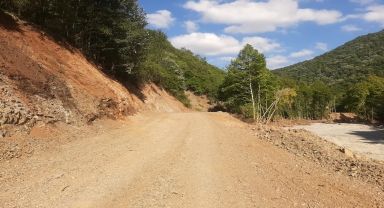 Bolu'da selde zarar gören Mengen-Yedigöller yolu ulaşıma açıldı