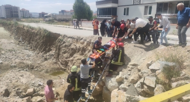 Çorum'da bisiklet kullanırken dereye düşen çocuk yaralandı