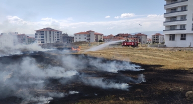 Çorum'da tarlada çıkan anız yangını söndürüldü