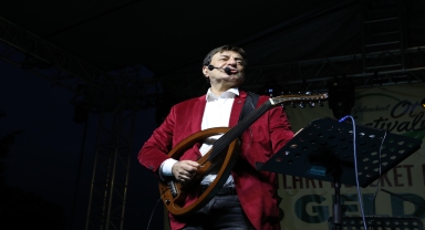 Coşkun Sabah Düzce'de konser verdi
