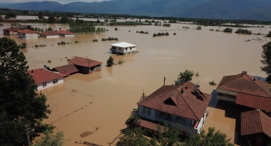 Düzce'de tamamı sular altında kalan köyde tahliye çalışmaları sürüyor