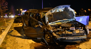 Düzce'deki trafik kazasında 2 kişi hayatını kaybetti, 11 kişi yaralandı