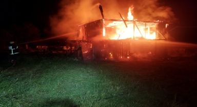 Gerede'de yanan ahşap ev kullanılamaz hale geldi