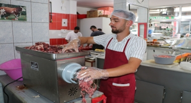Havza'da kasap ve şarküterilerde kıyma mesaisi devam ediyor