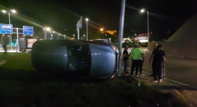 Karabük'te çalıntı otomobille polisten kaçan ehliyetsiz sürücü kaza yaptı