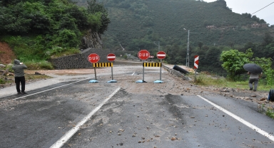 Karadeniz-Akdeniz Yolu'nda heyelanlar meydana geldi