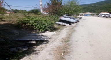 Kastamonu'da kamyonetin şarampole devrilmesi sonucu sürücü öldü, 3 çocuk yaralandı