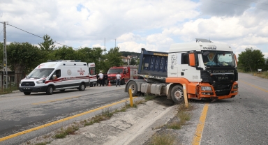 Kastamonu'da kamyonla çarpışan otomobildeki 1 kişi öldü, 1 kişi yaralandı