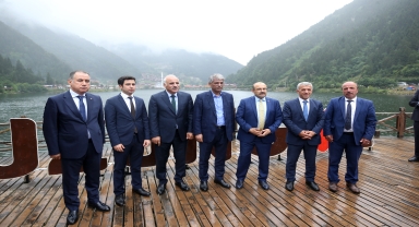 Kültür ve Turizm Bakan Yardımcısı Nadir Alpaslan, Uzungöl'de incelemede bulundu: