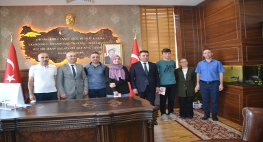 LGS sınavından tam puan alan öğrencilerden Kaymakam Hatam'a ziyaret
