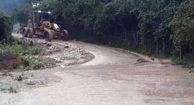 Ordu'da sağanak yağış hayatı olumsuz etkiledi