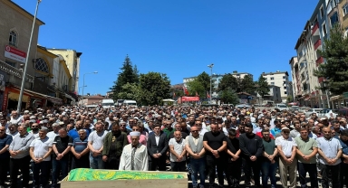 Ordu'da yaşlı adamın otomobilin çarpması sonucu öldüğü kaza güvenlik kamerasına yansıdı