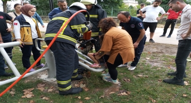 Samsun'da 3 yaşındaki çocuğun bacağı, yürüyüş yolundaki spor aletine sıkıştı