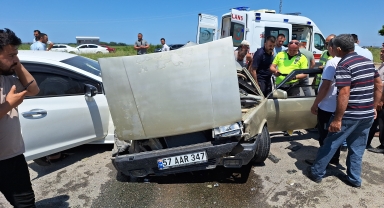 Samsun'da çarpışan iki otomobildeki 9 kişi yaralandı