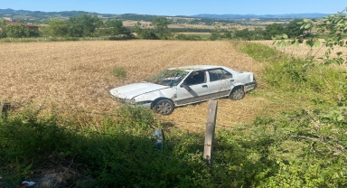 Samsun'da devrilen otomobilin sürücüsü yaralandı