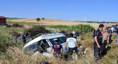 Samsun'da minibüs şarampole devrildi, 2 kişi öldü, 5 kişi yaralandı