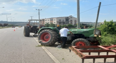 Samsun’da otomobille traktör çarpıştı 2 kişi yaralandı