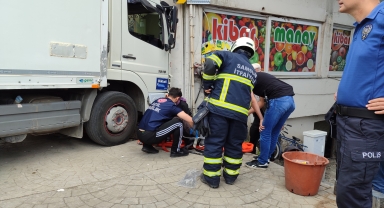 Samsun'da park halindeyken hareket eden kamyonun çarptığı kişi yaralandı