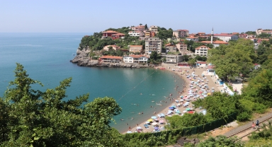 Selden etkilenen Zonguldak'ta sıcak hava etkili oluyor