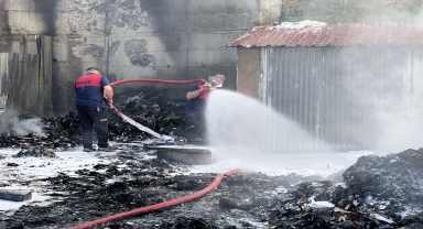Sinop'ta ambalaj atık deposunda çıkan yangın söndürüldü