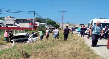 Sinop'ta su kanalına devrilen otomobildeki 7 kişi yaralandı