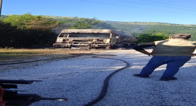 Tokat'ta park halindeki zift yüklü tanker yandı