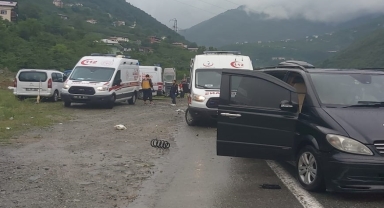 Trabzon'da meydana gelen zincirleme trafik kazasında 3 turist yaralandı