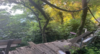 Zonguldak'ta kayalıklardan düşen yaralı genç, bulunduğu yerden trenle alındı
