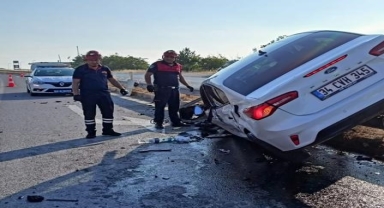 Amasya'da refüje çarpan otomobildeki 5 kişi yaralandı