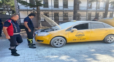 Amasya'da seyir halindeki takside çıkan yangın söndürüldü