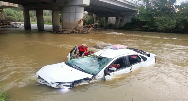 Amasya'da Yeşilırmak'a düşen otomobildeki 5 kişi yaralandı