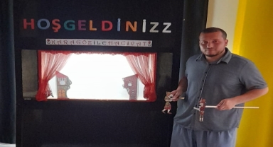 Ayancık'ta öğrenciler Hacivat ve Karagöz gösterisi ile eğlendi