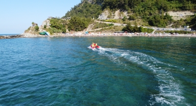 Ayancık'ta üç plajda cankurtaranlar görev yapıyor