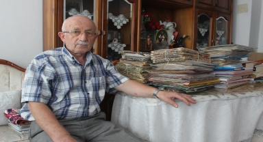Babasından kalan gazete arşivleme alışkanlığını 64 yıldır sürdürüyor