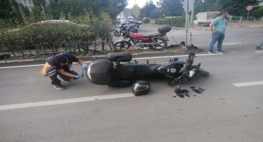 Çarşamba'da otomobil ile çarpışan motosiklet sürücüsü yaralandı