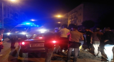 Çorum'da çarpışan 2 otomobilin sürücüleri yaralandı