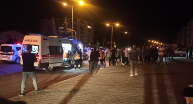 Çorum'da çarpışan iki kardeşin kullandığı otomobillerdeki 5 kişi yaralandı