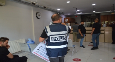 Çorum'da polis ekipleri noterliklere dolandırıcılıklara karşı uyarı afişleri astı